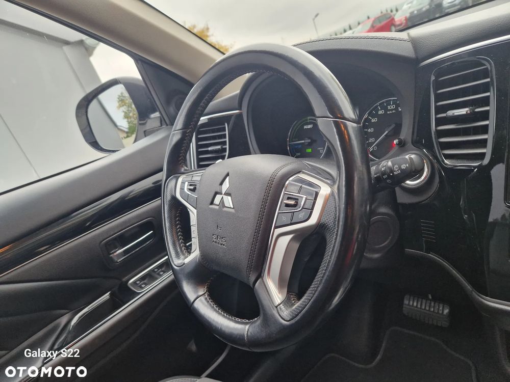 Mitsubishi Outlander - 26