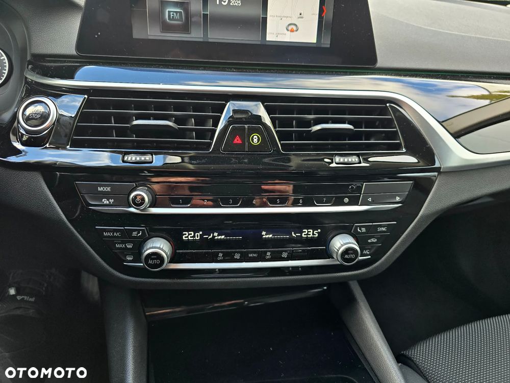 BMW Seria 5 ver-530e-iperformance-luxury-line-sport - 24