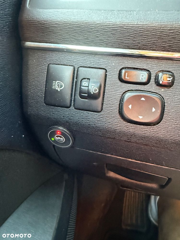 Toyota Avensis 1.8 Sol - 26