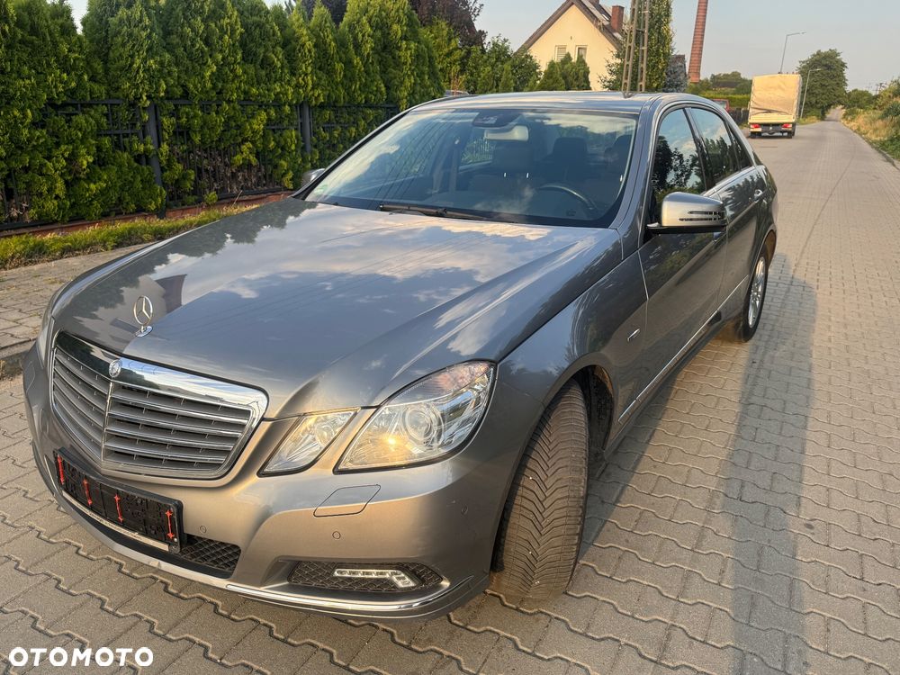 Mercedes-Benz Klasa E 250 CGI BlueEFFICIENCY Automatik Elegance - 11