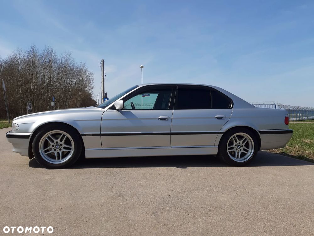 BMW Seria 7 740i - 7