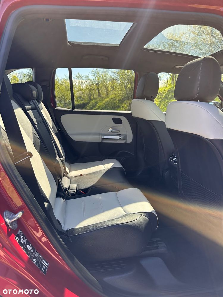 Mercedes-Benz GLB - 11