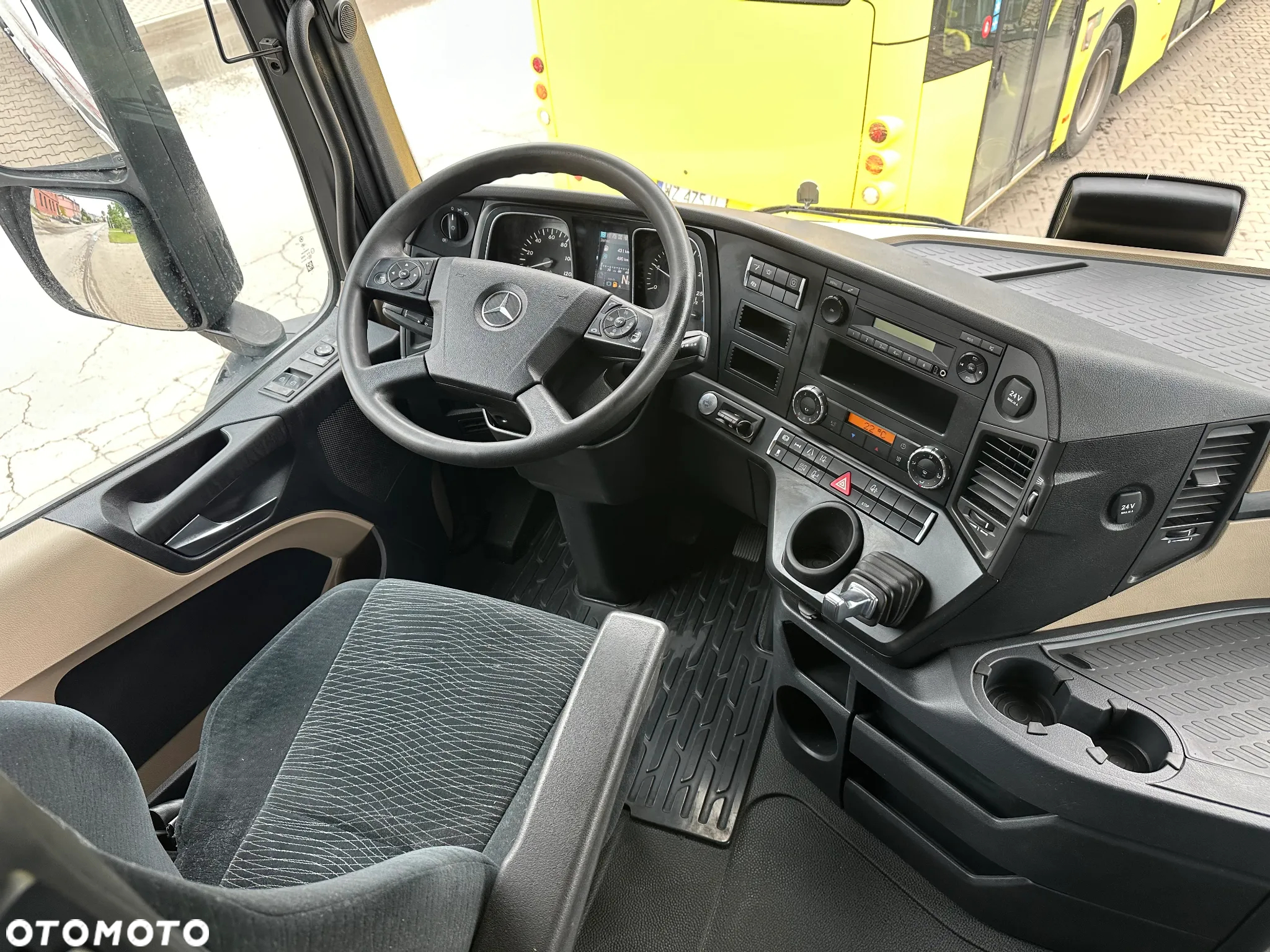Mercedes-Benz ACTROS MP4 - 22