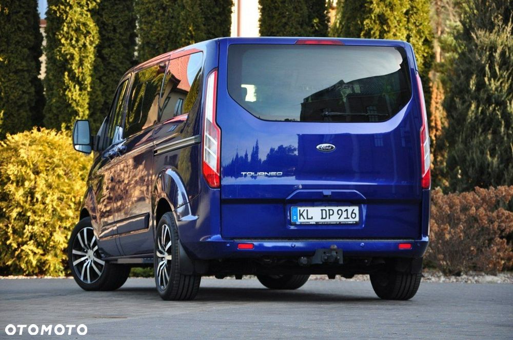 Ford Tourneo Custom - 23