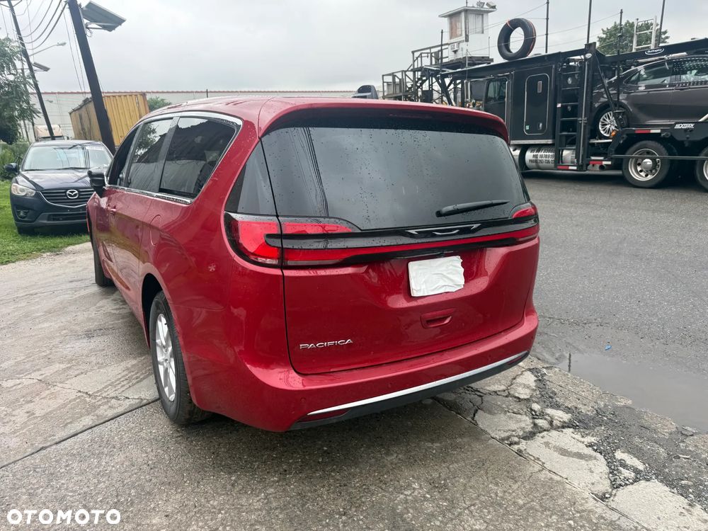 Chrysler Pacifica - 12