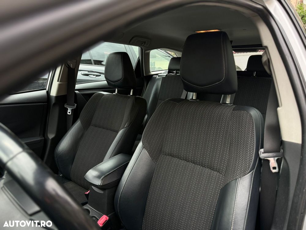Toyota Auris 1.8 L VVT-i HSD Luna - 8