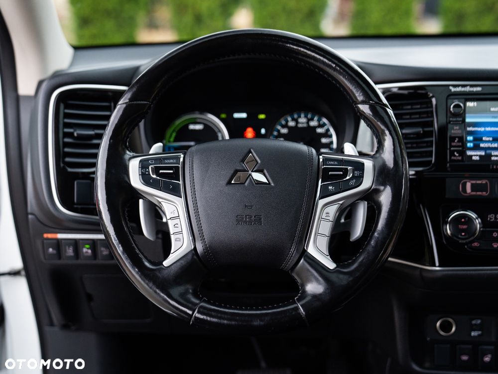 Mitsubishi Outlander 2.0 4WD Plug-In Hybrid Plus - 31