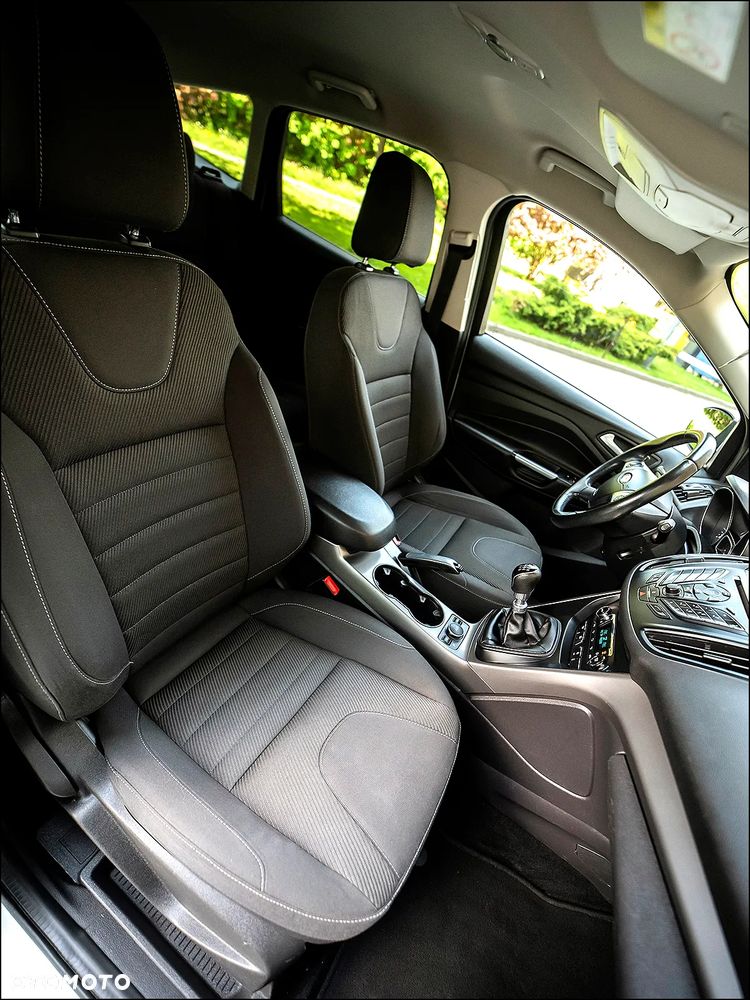 Ford Kuga - 36