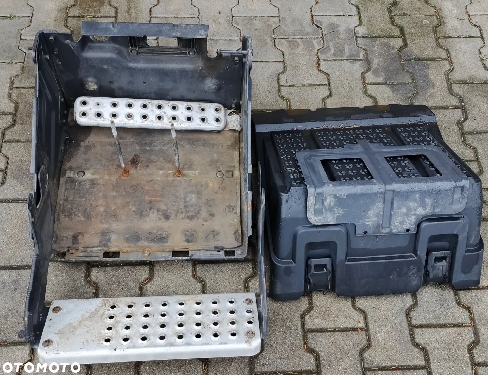 SCANIA R S SKRZYNKA NA AKUMULATORY 2232100 - 1