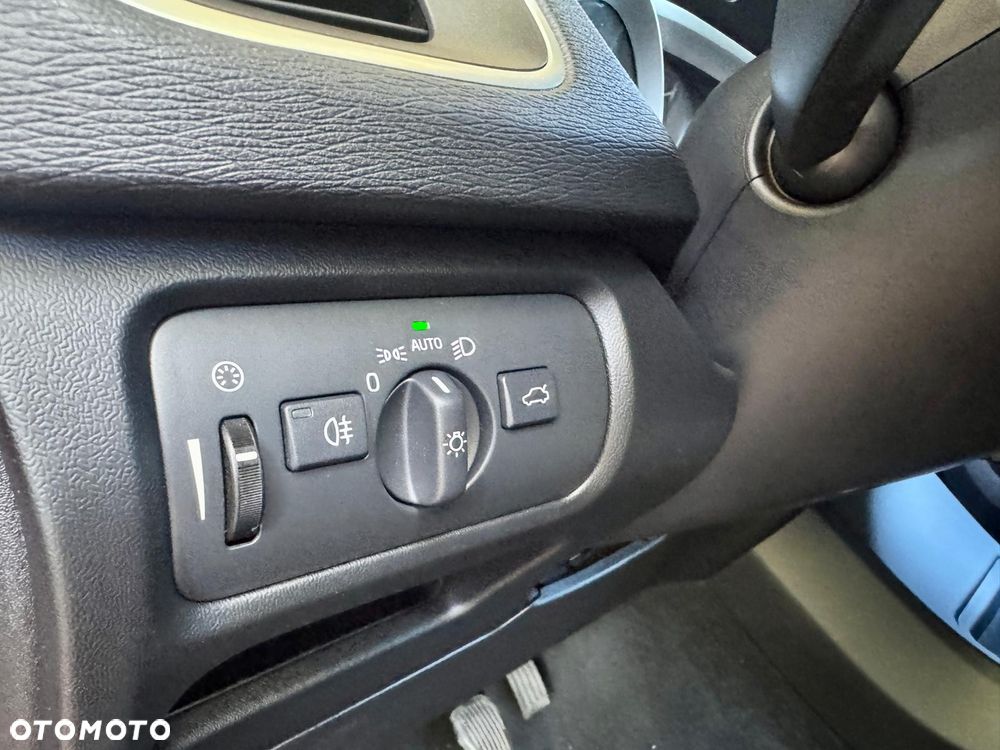 Volvo V40 T3 Drive-E Momentum - 12