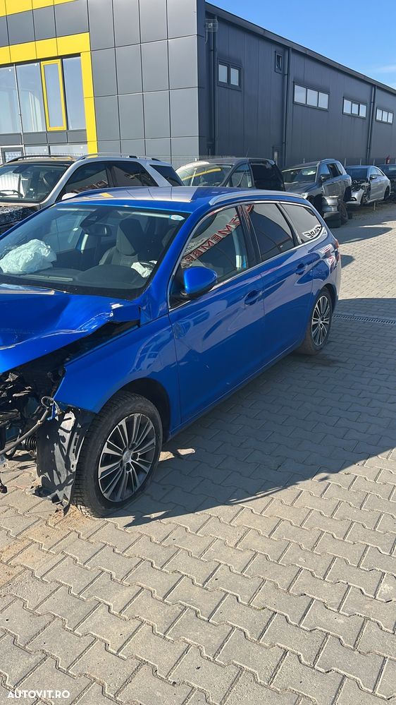 Dezmembram Peugeot 308 break 1.2 benzina din 2020 - 2