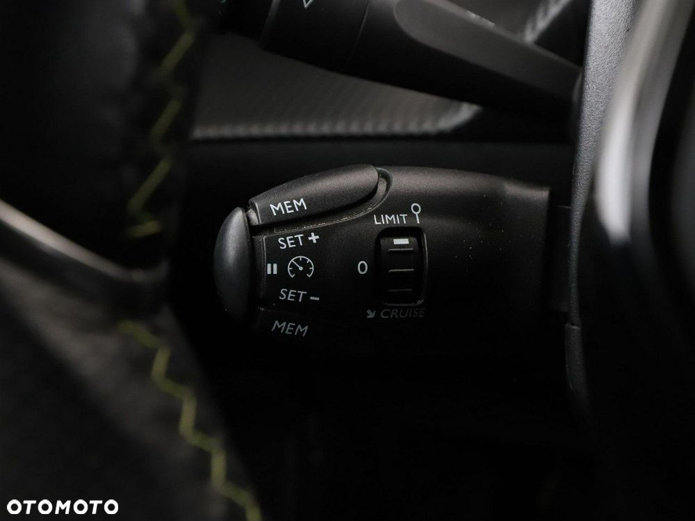 Peugeot 2008 1.2 PureTech GT Line S&S - 33