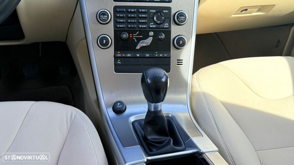 Volvo XC 60 2.0 D3 Drive Momentum - 18