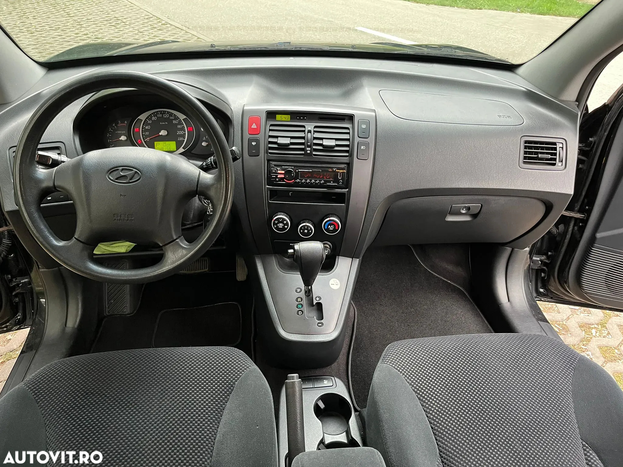 Hyundai Tucson 2.0 CRDI VGT 2WD Automatik GLS - 29