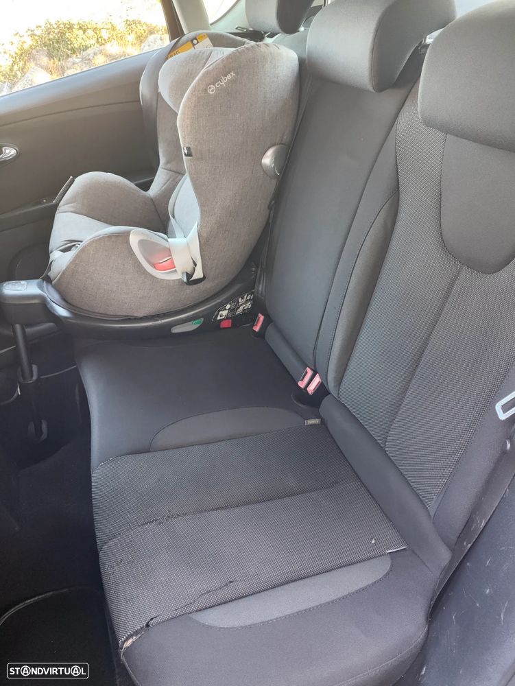 SEAT Leon 2.0 TDI FR 18 Tiago Monteiro - 13