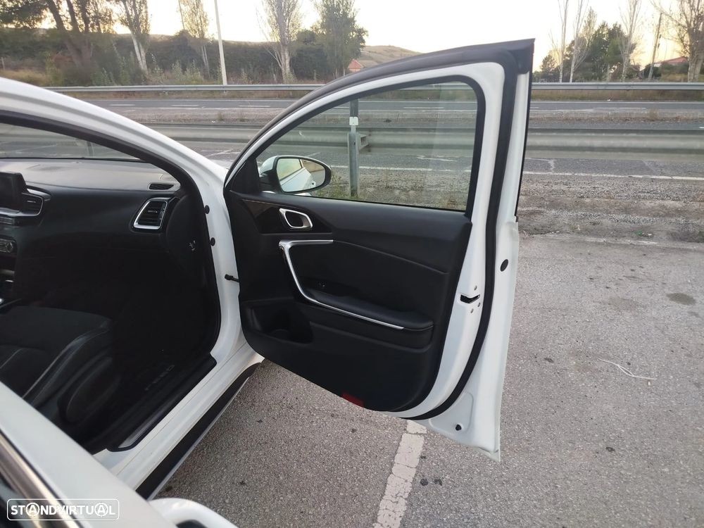 Kia ProCeed 1.4 T-GDi GT Line+SRF - 11