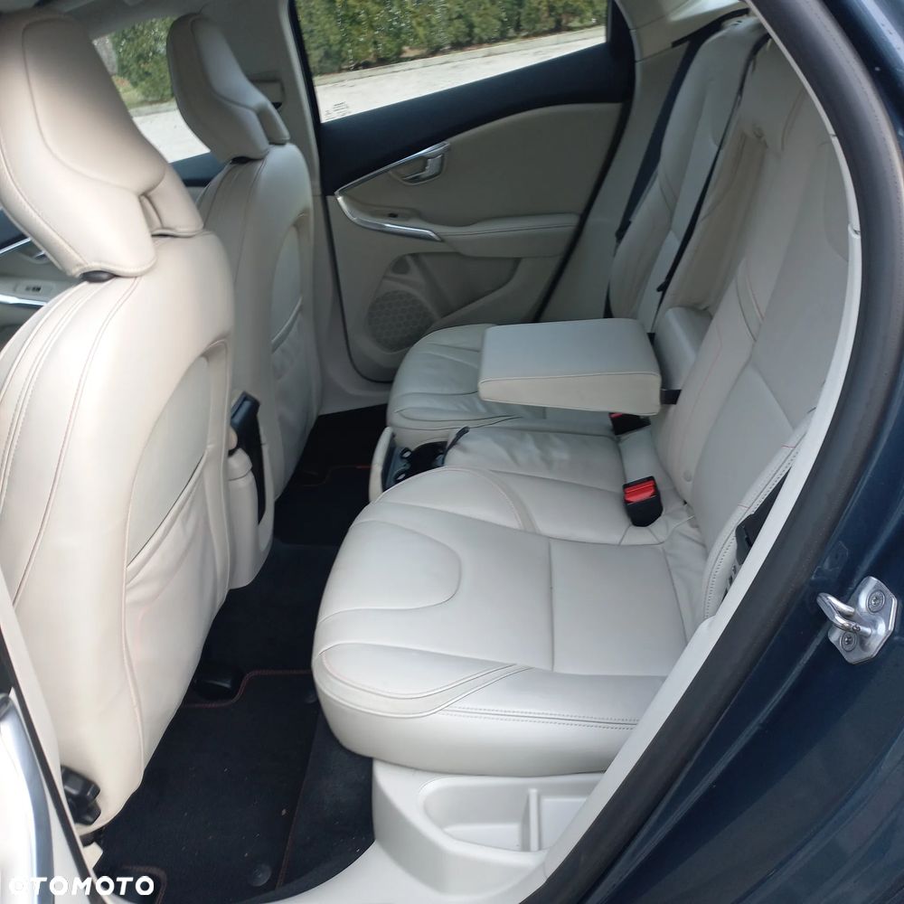 Volvo V40 Cross Country D4 Ocean Race - 18