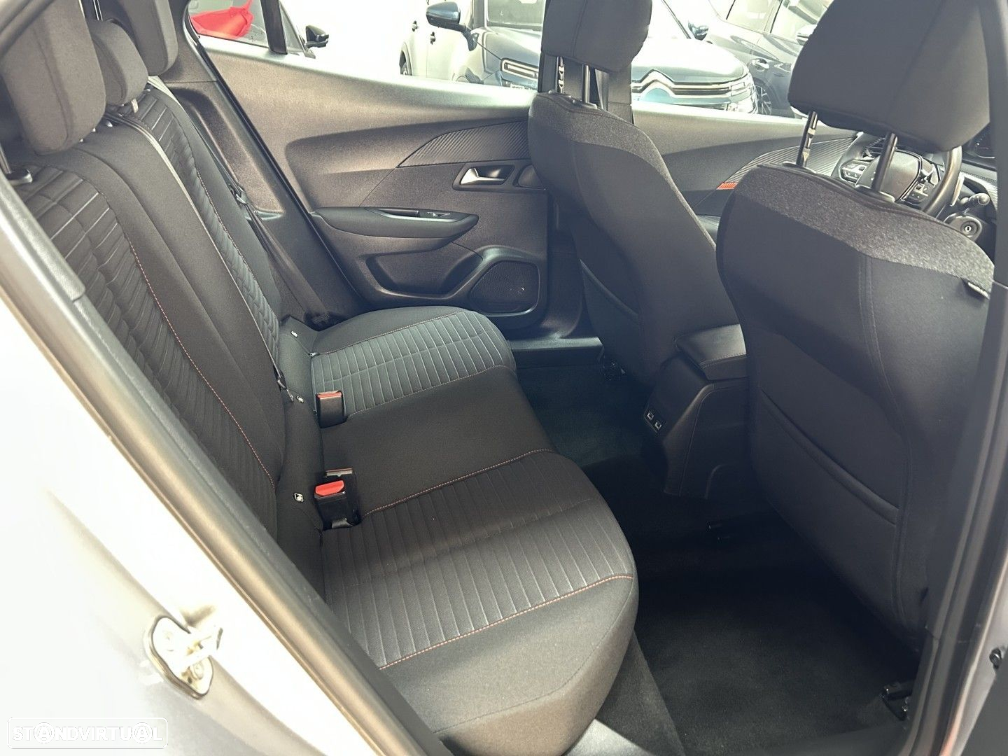 Peugeot 2008 1.2 PureTech Active EAT8 - 17