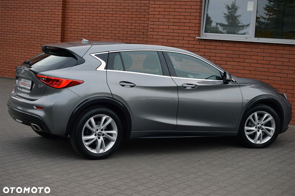 Infiniti Q30 2.2d DCT AWD City Black Edition - 38