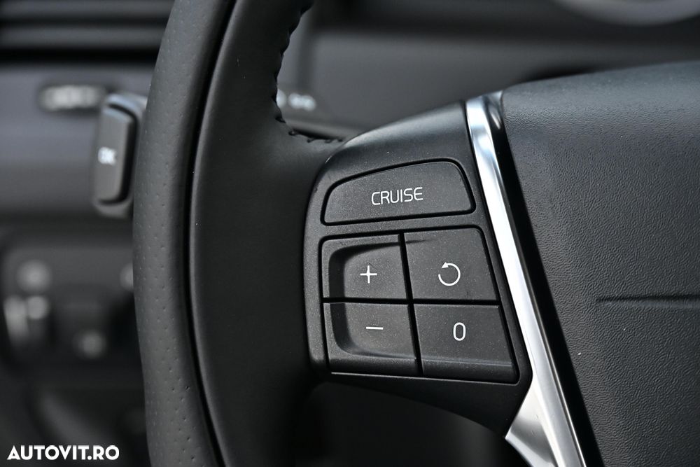 Volvo XC 60 D5 AWD Aut. RDesign - 26