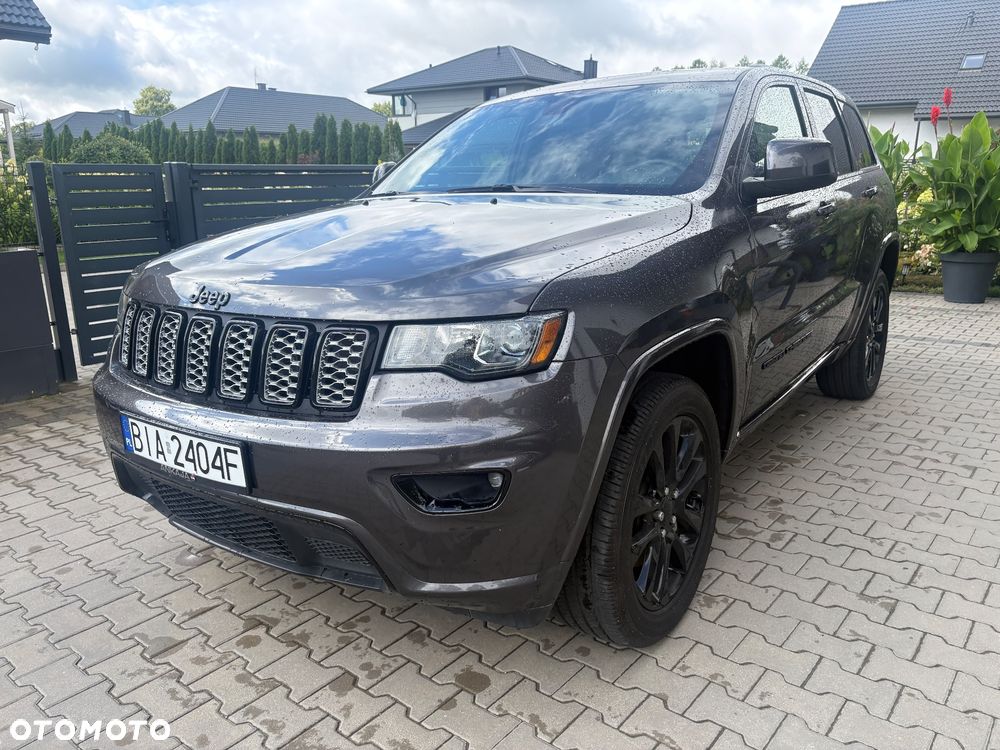 Jeep Grand Cherokee - 28