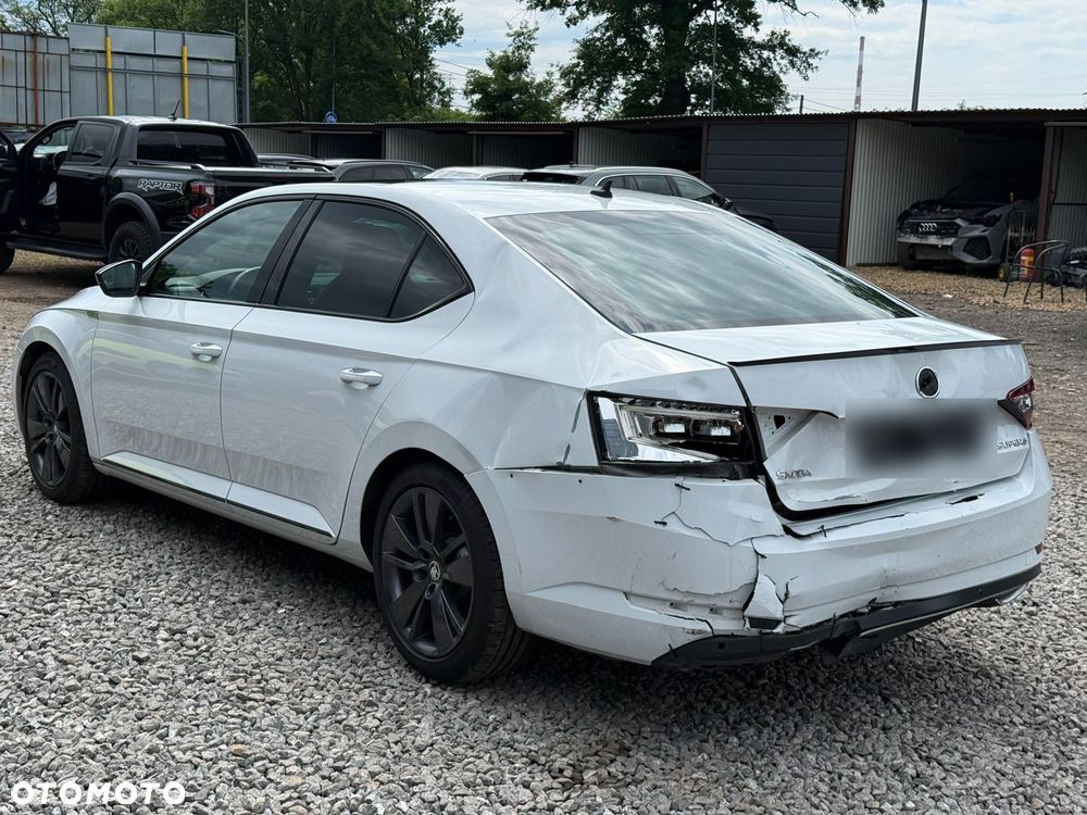 Skoda Superb 2.0 TDI Sportline DSG - 9