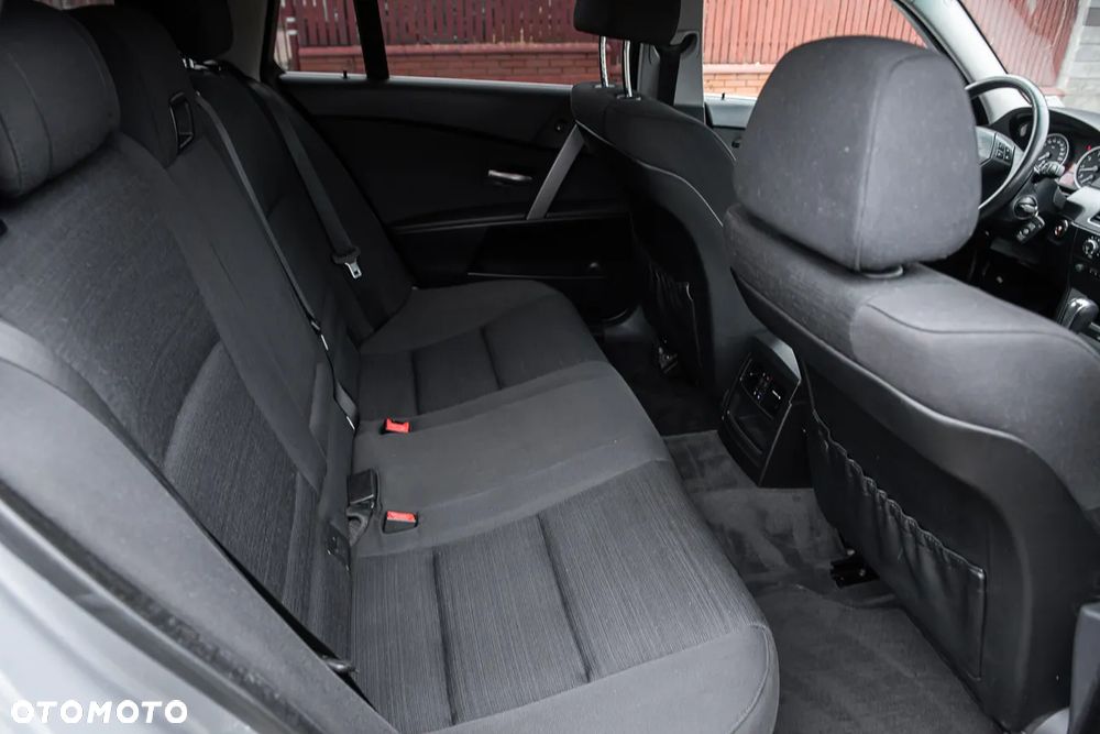 BMW Seria 5 525i - 28