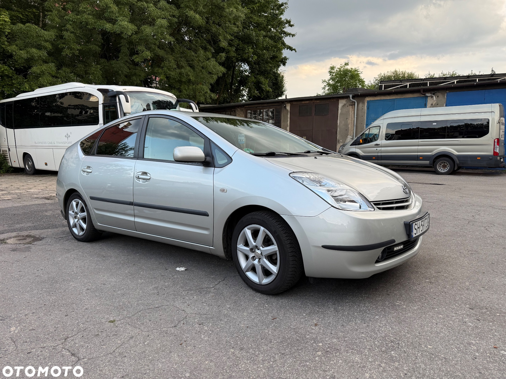 Toyota Prius (Hybrid) Executive - 3