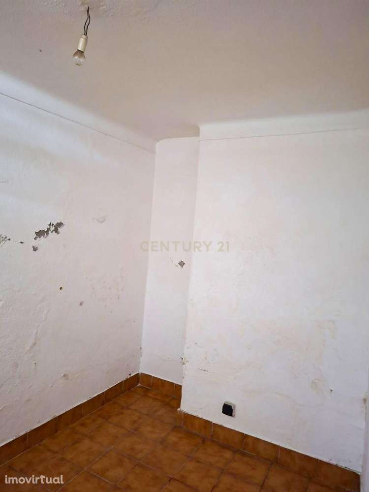Apartamento T2 para Recuperar em Odivelas, Lisboa - Grande imagem: 4/17