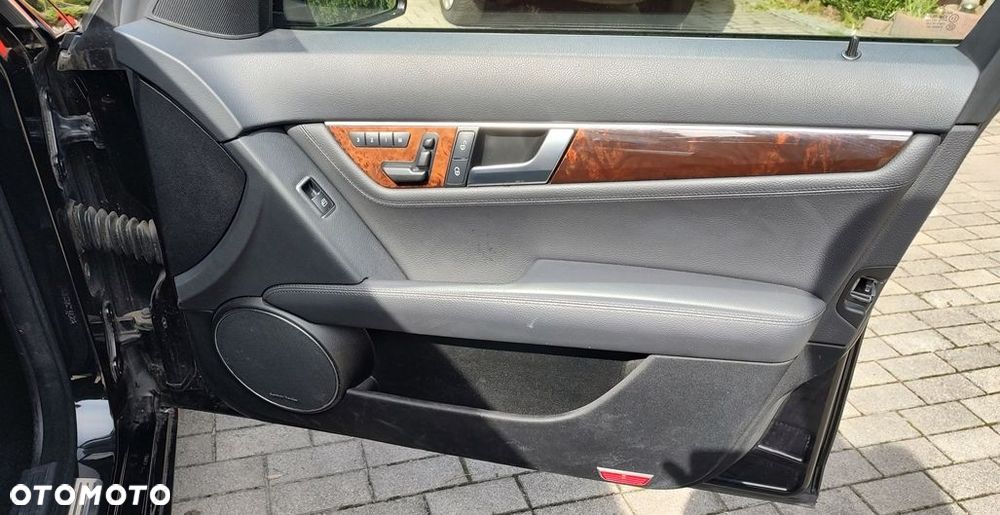 Mercedes-Benz Klasa C 350 CDI BlueEff Avantgarde 4-Matic - 12