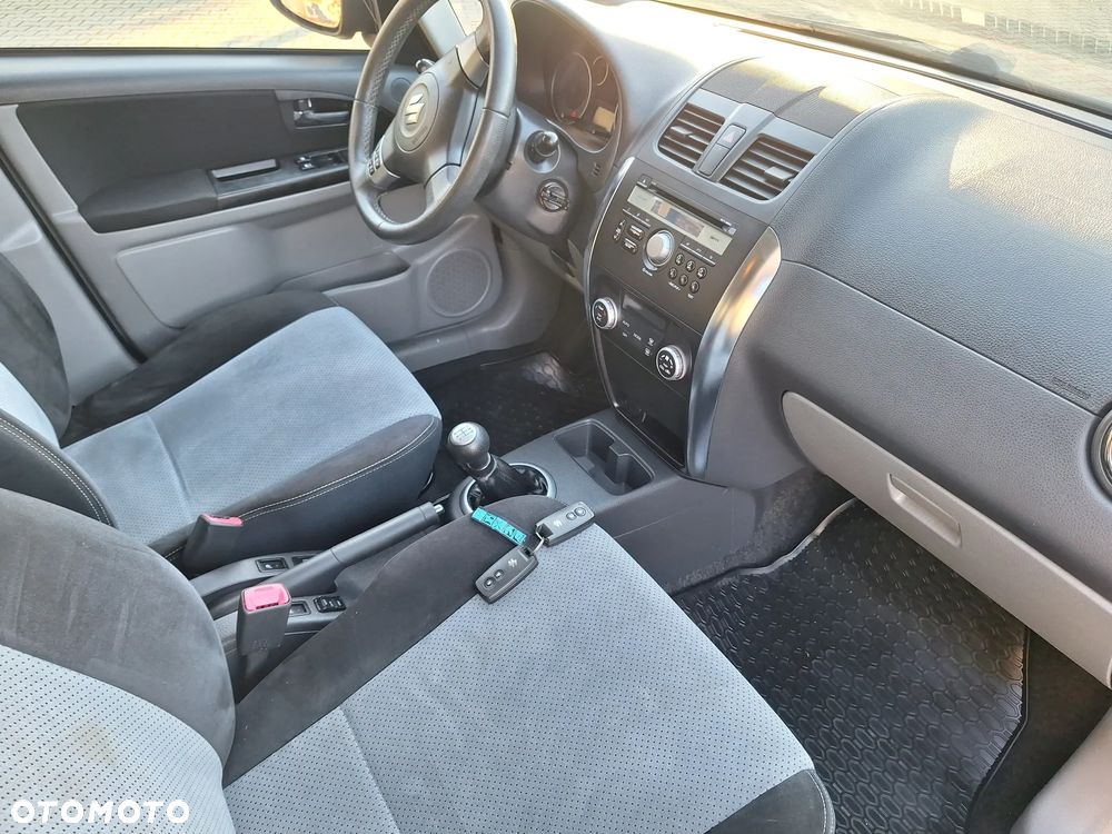 Suzuki SX4 1.6 Premium 4WD - 32