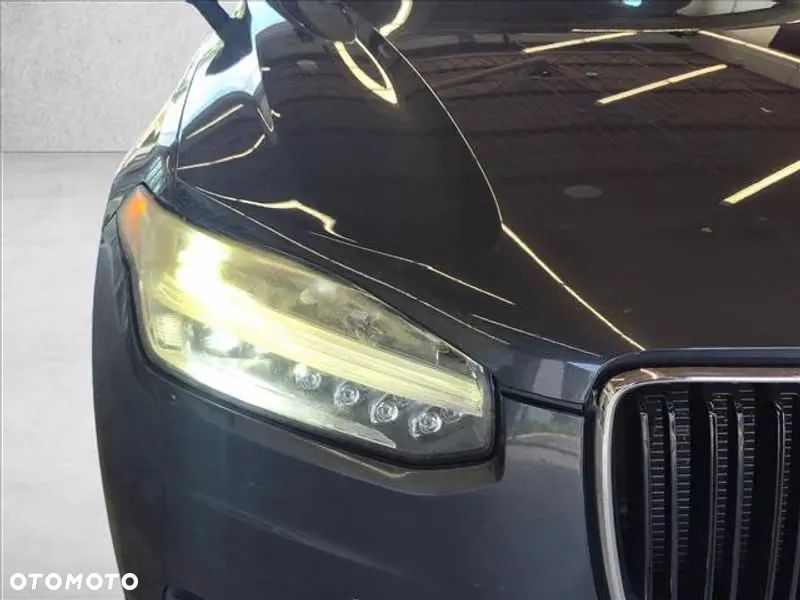 Volvo XC 90 - 9