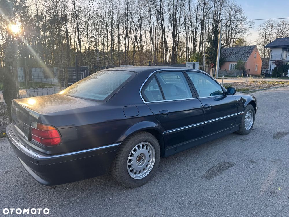 BMW Seria 7 735i L - 10