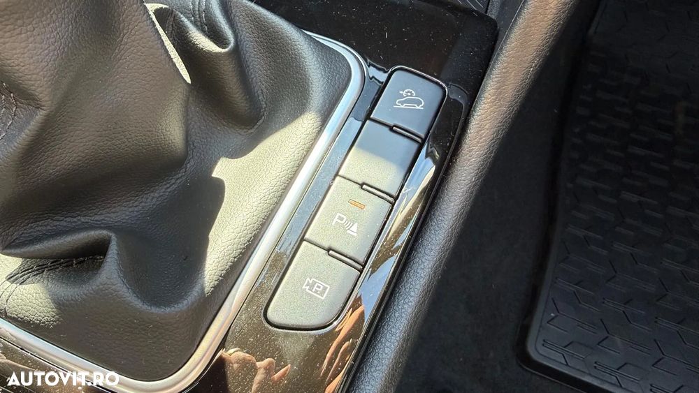 Kia Sportage 1.6 T-GDI 6MT HP 4x2 MHEV Urban - 14