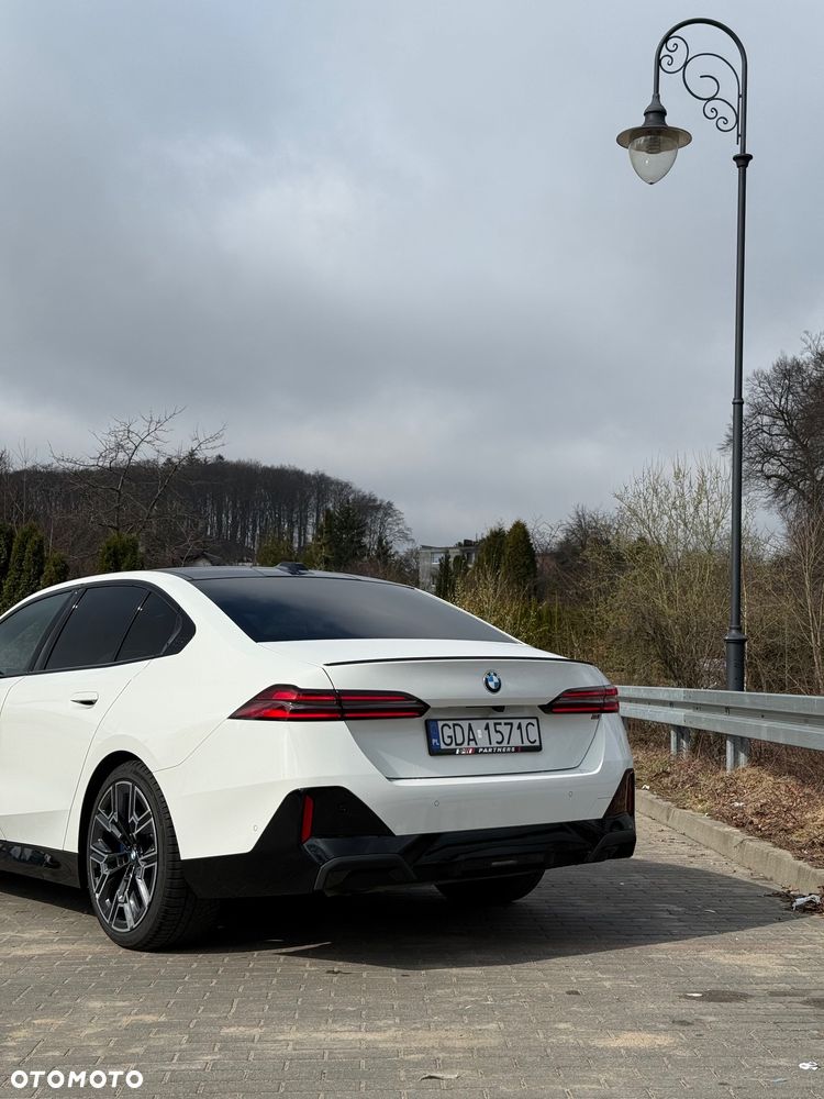 BMW Seria 5 520i mHEV - 3