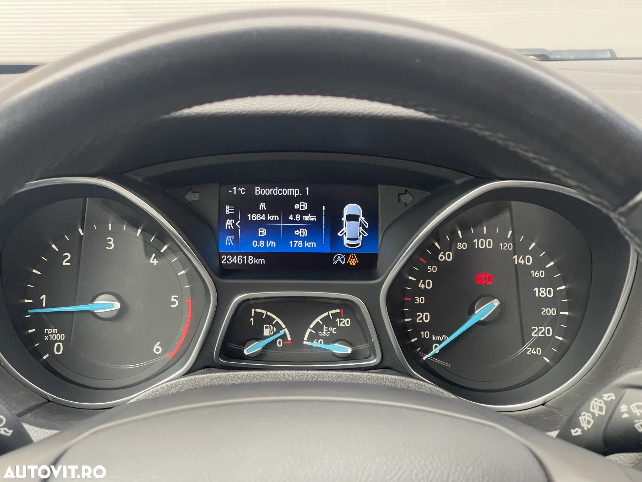 Ford Focus 1.5 EcoBlue Start-Stopp-System TITANIUM - 23