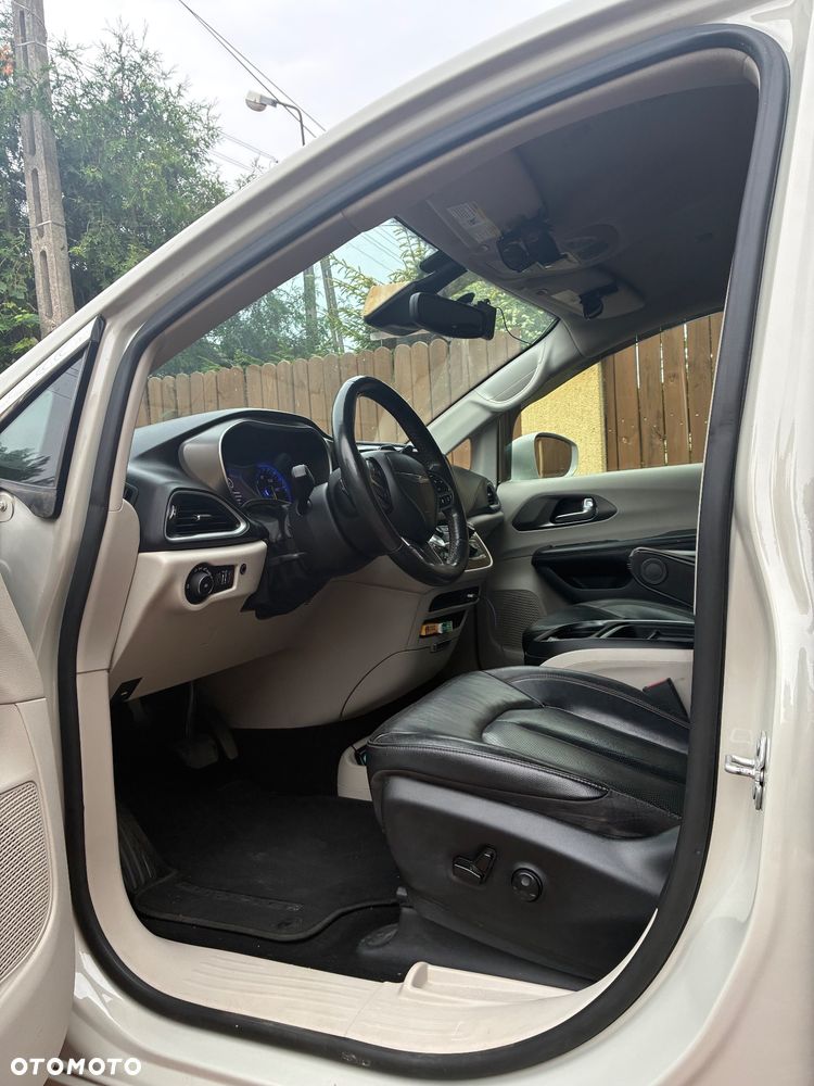 Chrysler Pacifica - 25