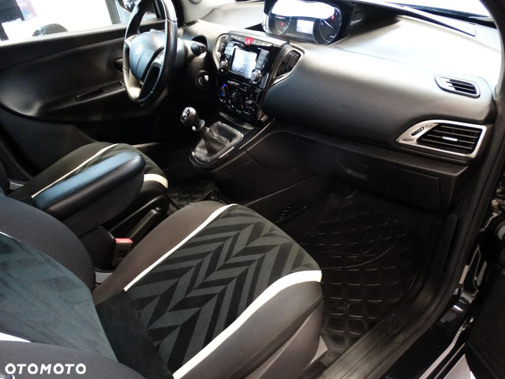 Lancia Ypsilon 1.2 8V Platinum S&S - 26