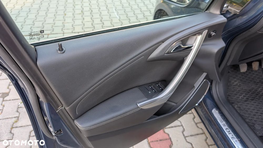 Opel Astra 1.4 T Cosmo - 14