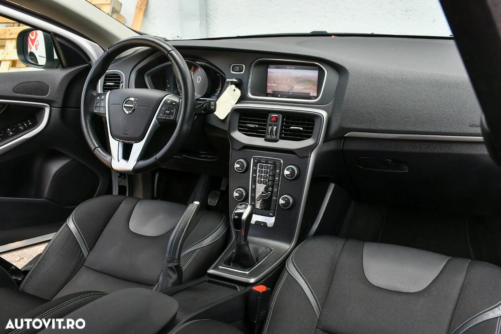Volvo V40 D2 Momentum - 19