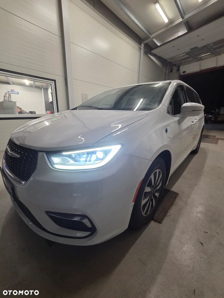 Chrysler Pacifica - 34