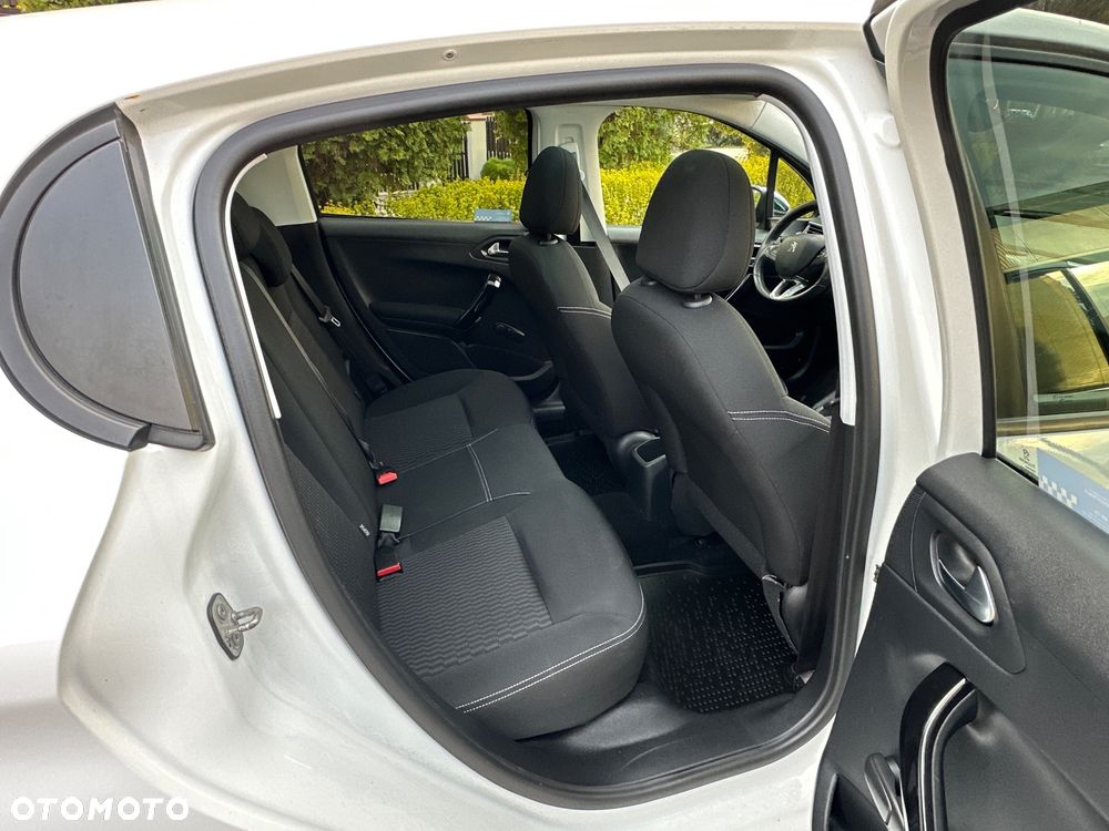 Peugeot 208 - 22