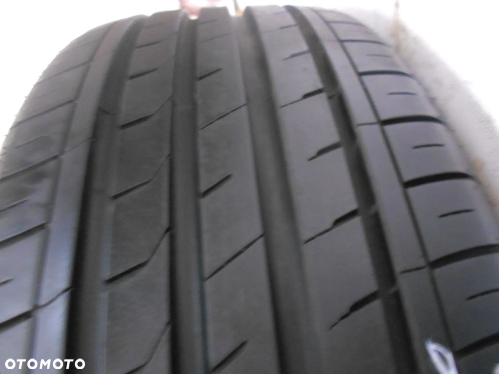 OPONA POJEDYNKA 215/55R17 NEXEN NFERA SU1 DOT 4918 8MM - 2