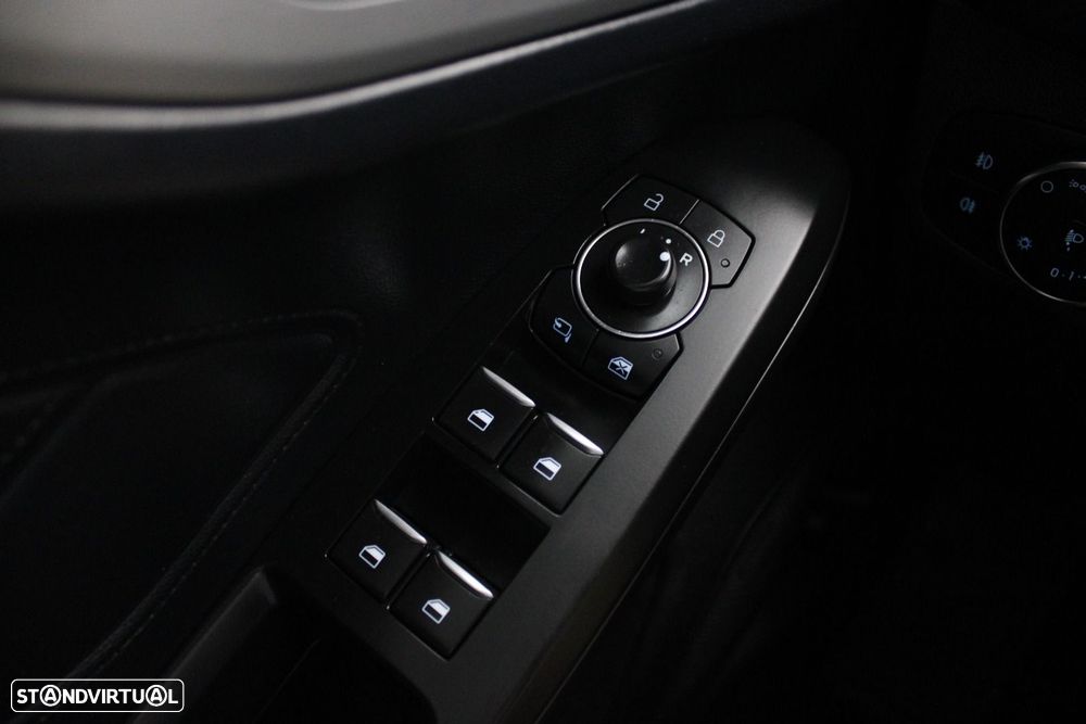 Ford Focus 1.0 EcoBoost MHEV Connected Design — fotografia 26
