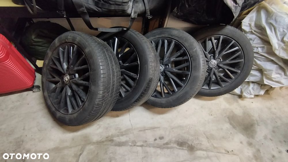 Toyota C-HR ver-2-0-hybrid-black-edition - 14