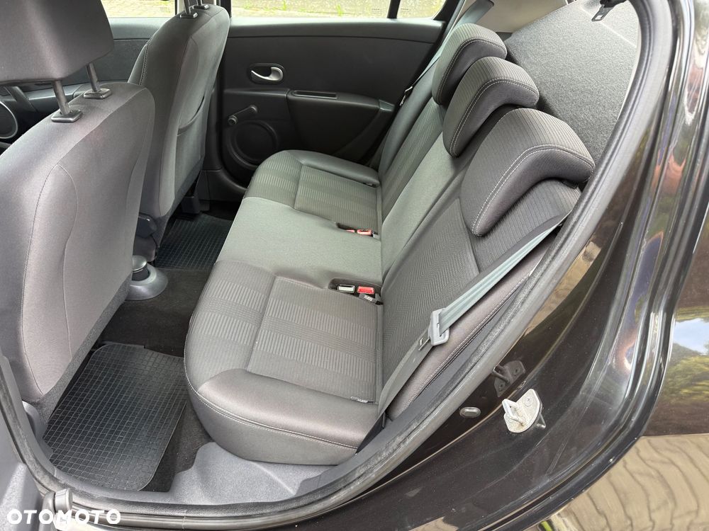 Renault Clio - 23