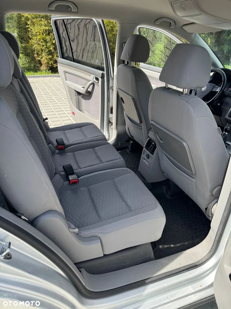 Volkswagen Touran - 11