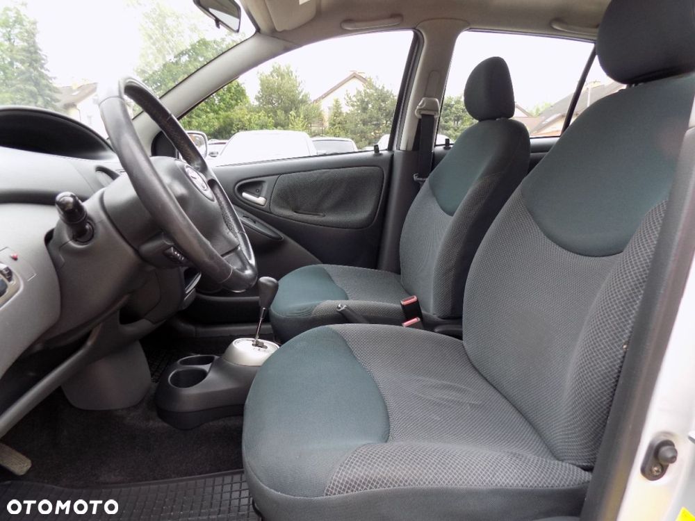 Toyota Yaris - 7