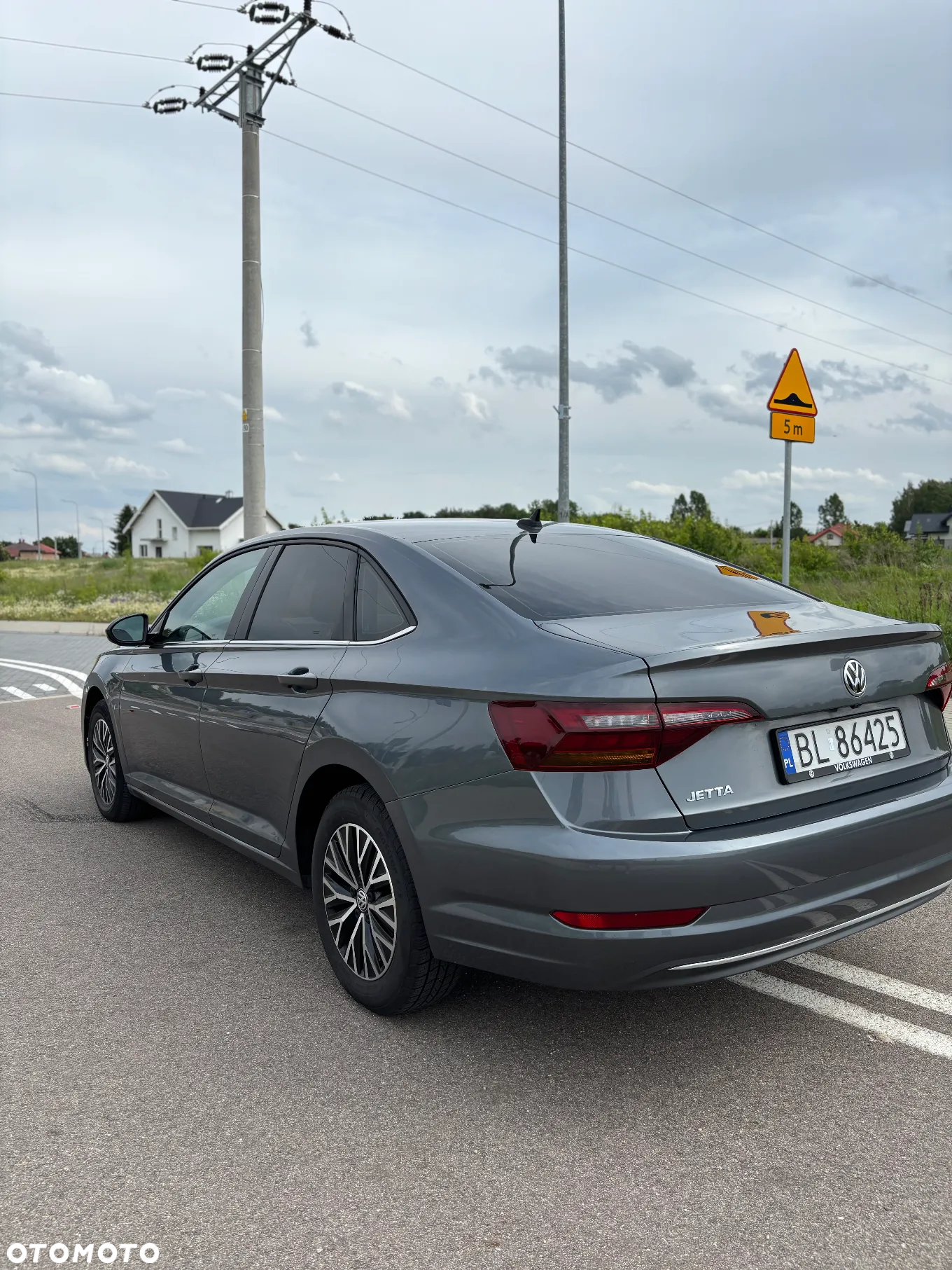 Volkswagen Jetta - 2