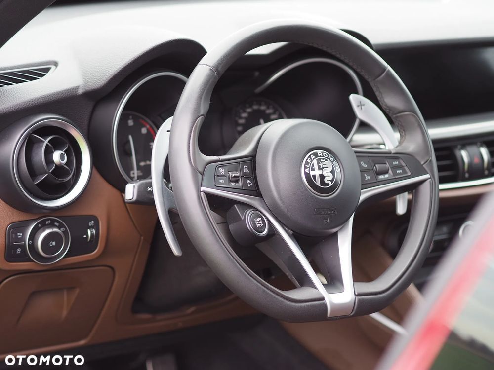 Alfa Romeo Stelvio 2.0 Turbo 16V AT8-Q4 Ti - 35